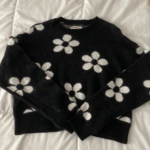 B&w flower print sweater